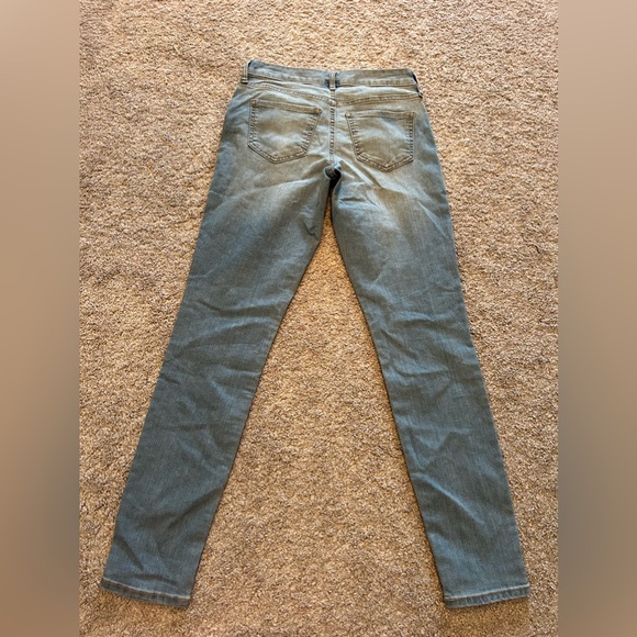 Old Navy women’s super skinny size 2 - Picture 2 of 3